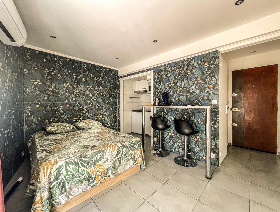 Le Saint Charles II Apartment Марсилия Екстериор снимка