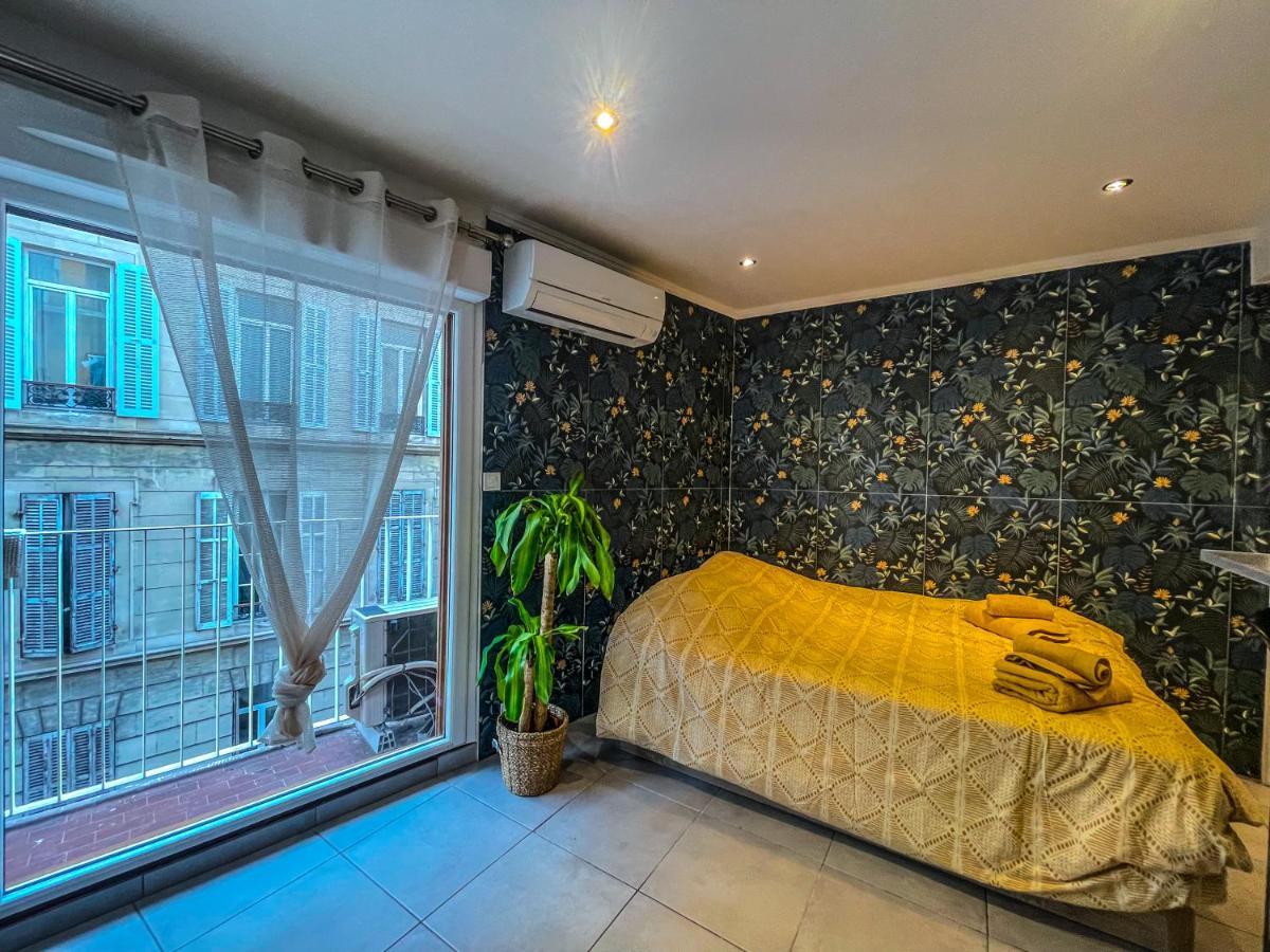 Le Saint Charles II Apartment Марсилия Екстериор снимка